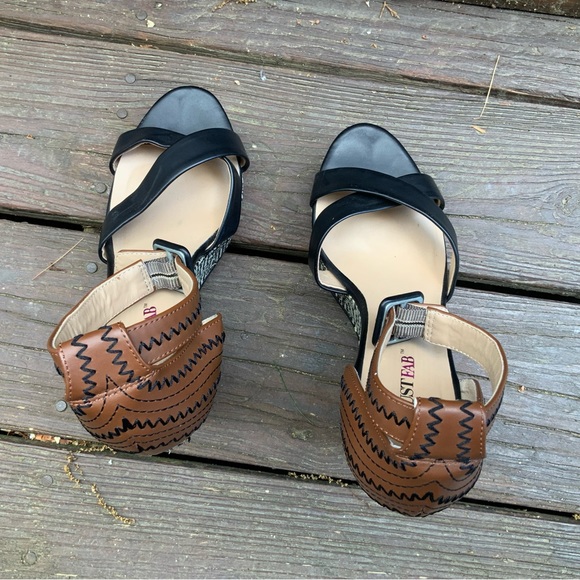 JUST FAB Melrose Black & White Wedge heel w brown ankle strap SZ 9 - Picture 11 of 11